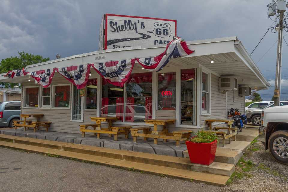 1. Tornado-Warnung im Shelley's Cafe