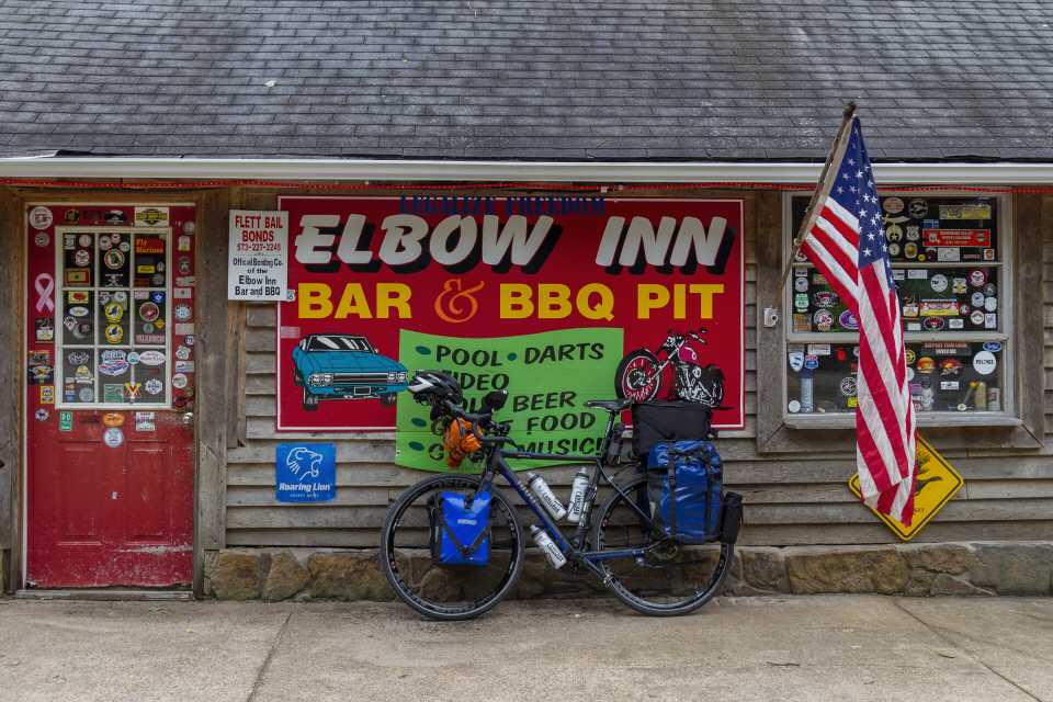 "Elbow Inn" am Devils Elbow