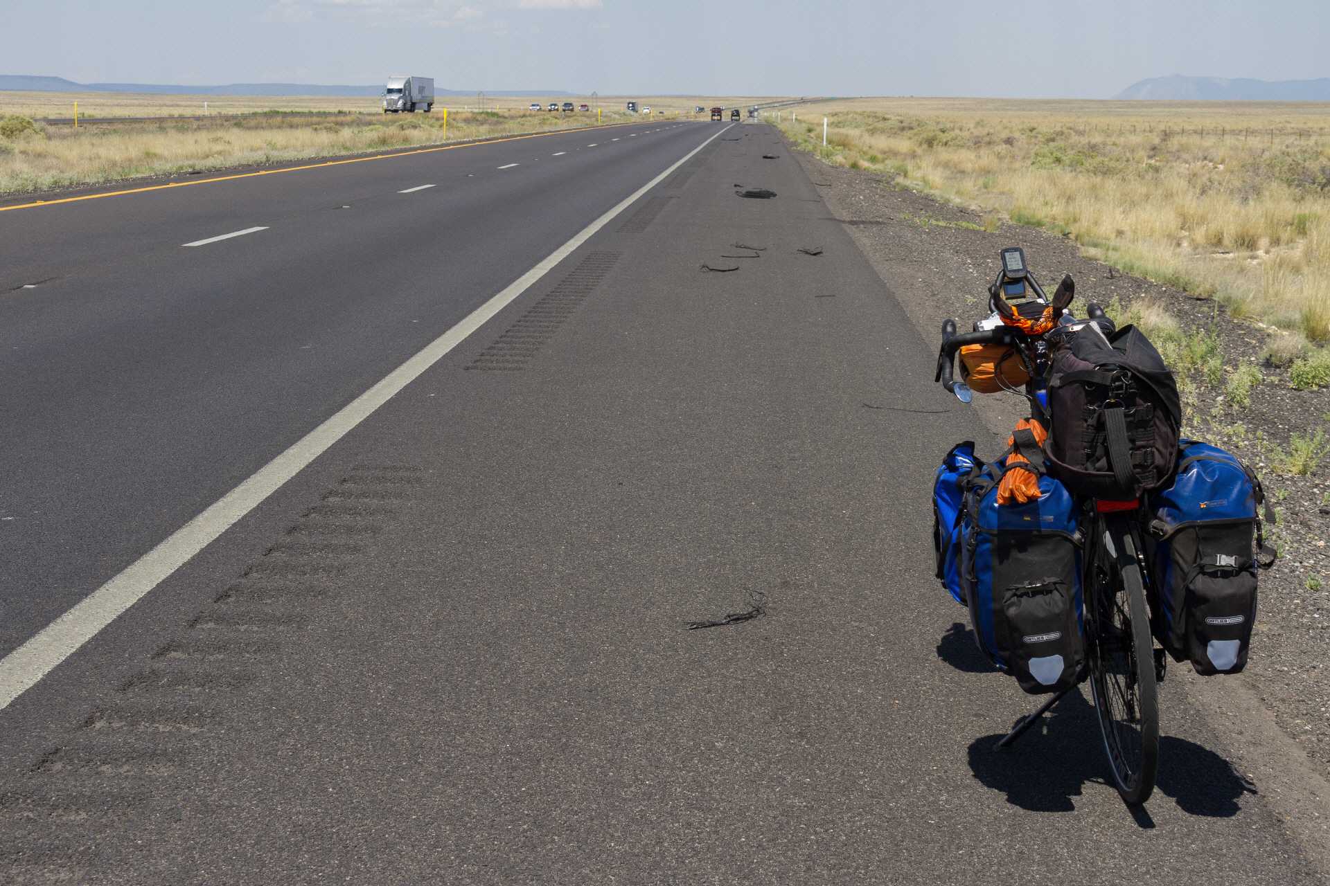 Wieder ein Platten wegen den ständigen Müll auf der Interstate